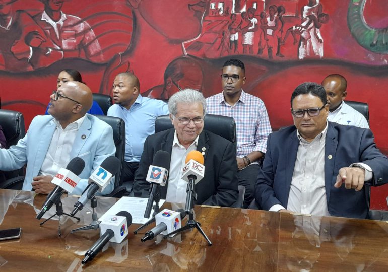 El Colegio Médico Dominicano acusa al Ministro de Salud Pública de hacer cancelaciones injustificadas e ilegales contra los médicos