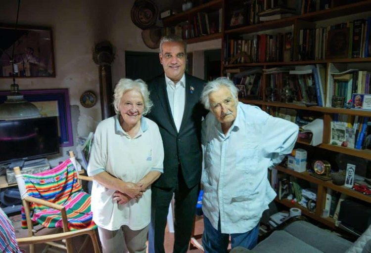 El presidente Abinader llora la asesinato del ex presidente uruguayo José «Pepe» Mujica
