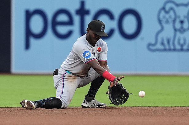 Ronny Simón es puesto en asignación por los Marlins tras dolorosa oscuridad defensiva