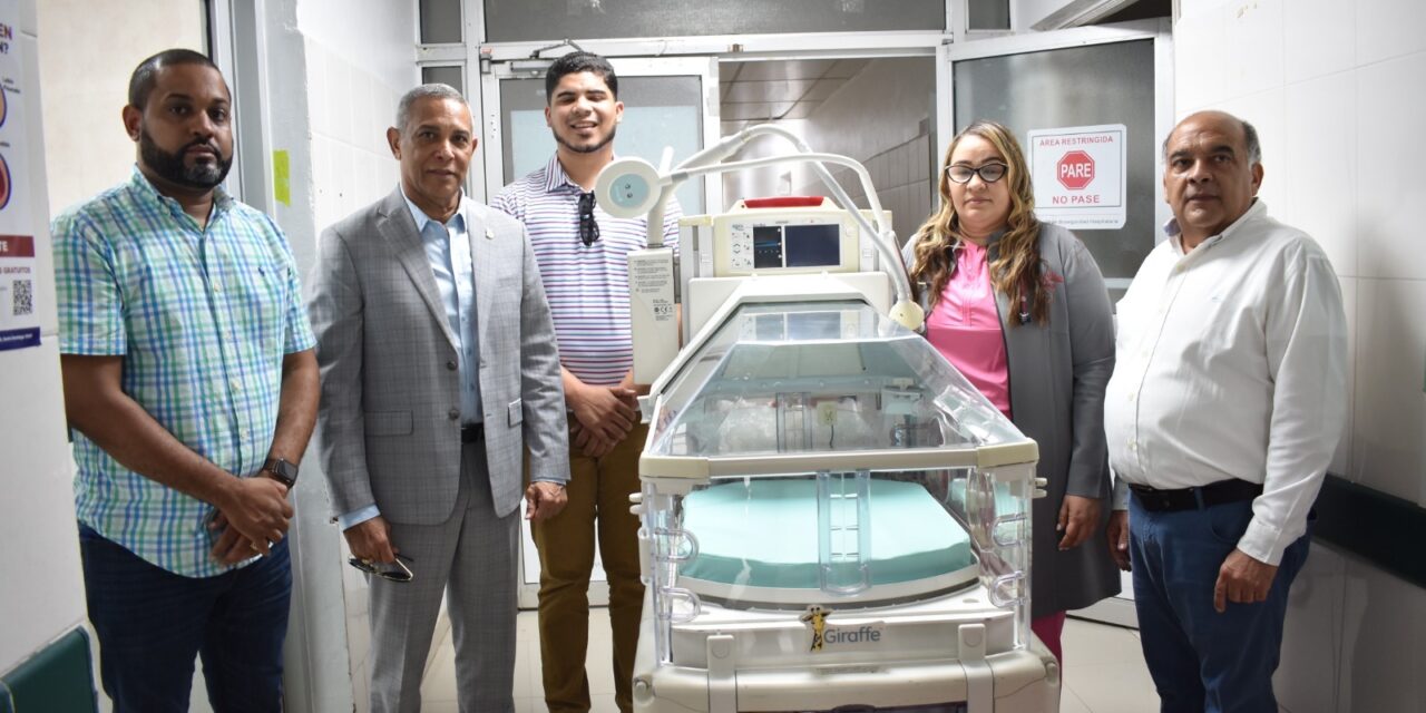 El senador Franklin Romero entrega seis incubadoras al Hospital San Vicente de Paúl