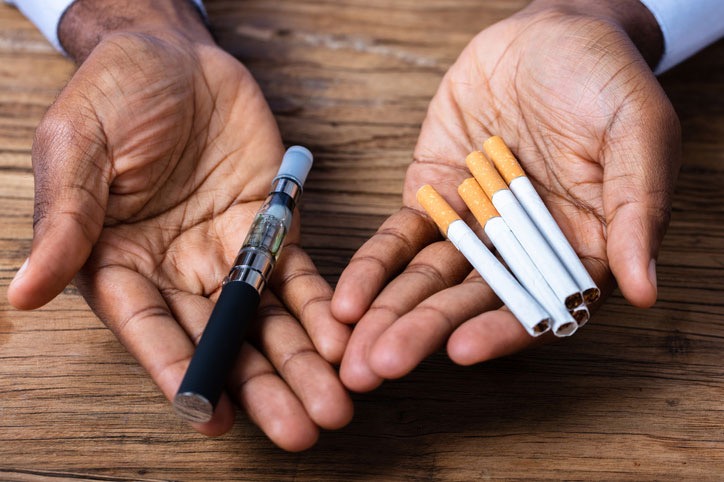 Más de 90 estudios indican vapes como una alternativa para fumar