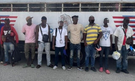 Inmigración repatriates 616 haitianos indocumentados