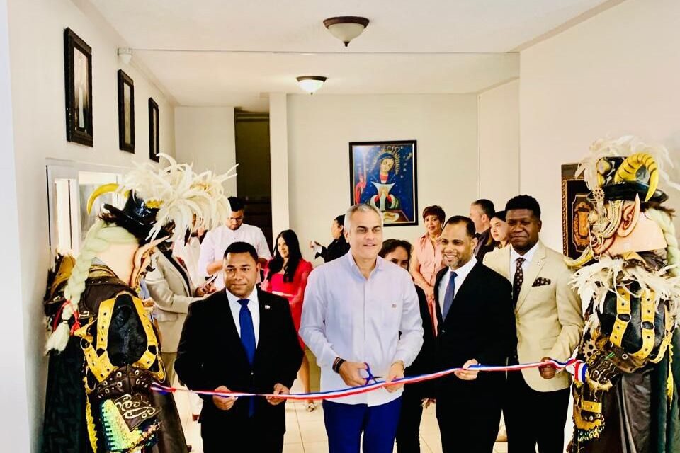 La embajada dominicana en Honduras abre el salón cultural y de turismo