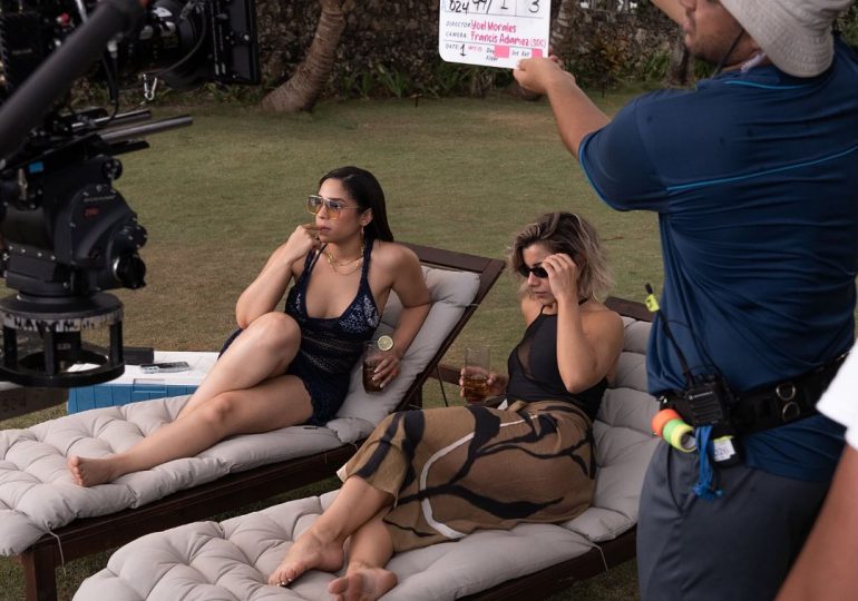 La filmación de calcetines tiene lugar entre el sol, las risas y la complicidad