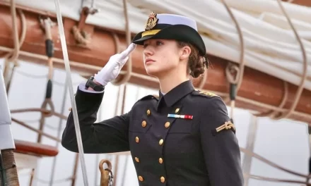 La princesa Leonor llega a Santo Domingo a costado del barco de entrenamiento de la Armada española