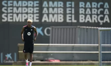Director deportivo del Barcelona cree que «el gran fichaje» del curso sería «una renovación larga» de Lamine Yamal