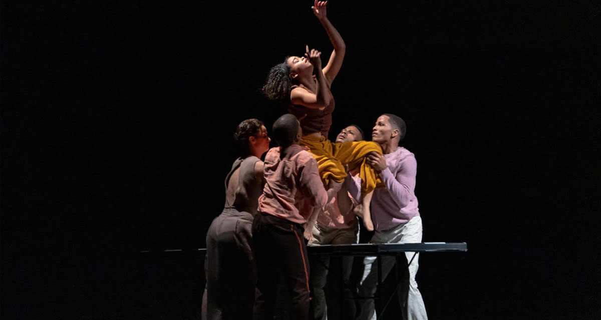 «Enlace» se mueve y triunfa en bellas artes celebrando el mes de la danza