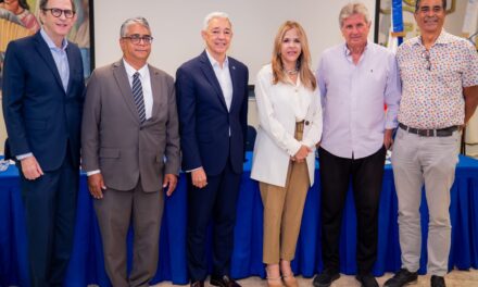 Gran humor dominicano se unen para la educación en «una noche de risa con propósito»