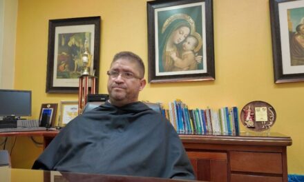 El nuevo Papa llevó a un novicio a colección de Medias Blancas