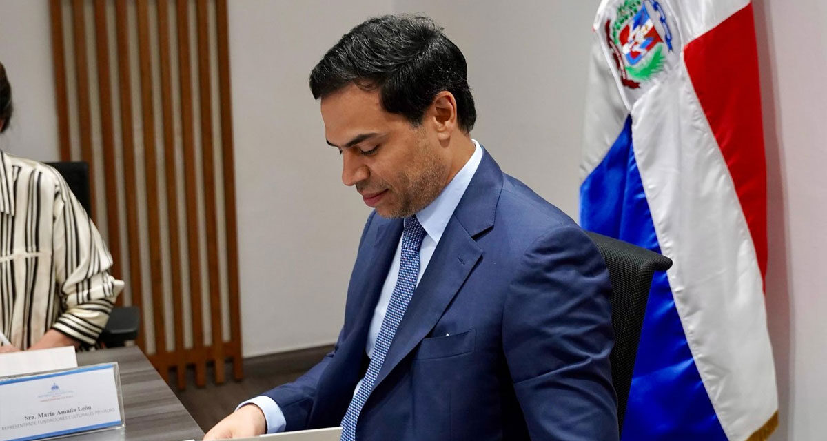 Roberto Hechizo presenta al Consejo Nacional de Cultura los ejes de su gobierno