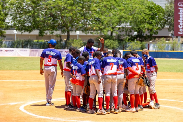 Santo Domingo y Santiago mantienen el invicto en la Copa Robinson Canó