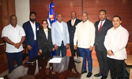 AIBI entrega de la «Ley Solidaridad para el béisbol»