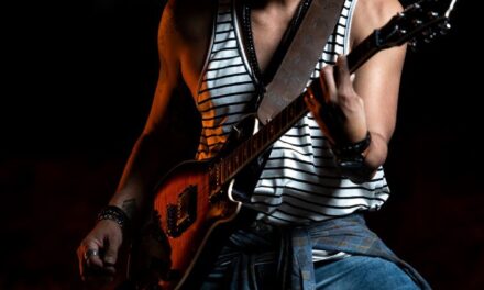 El cubano Max Max se estrena «Love of Three»,