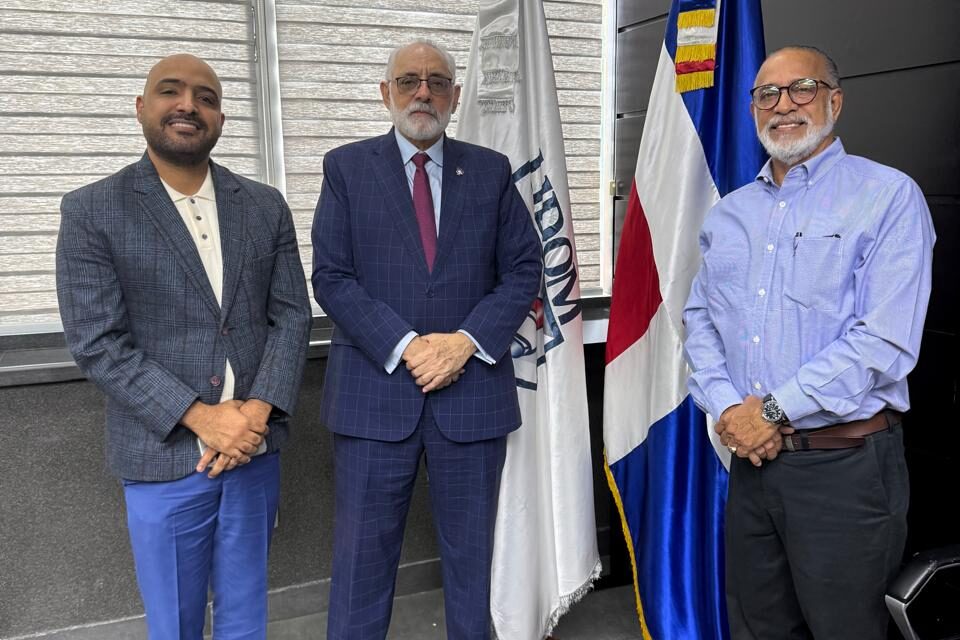 Mejía recibe cita de directivos de la Sociedad Dominicana