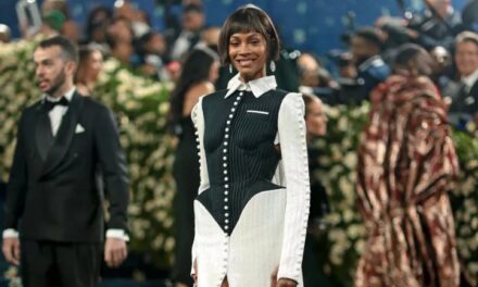 Zoe Saldaña brilla en 2025 Met Gala