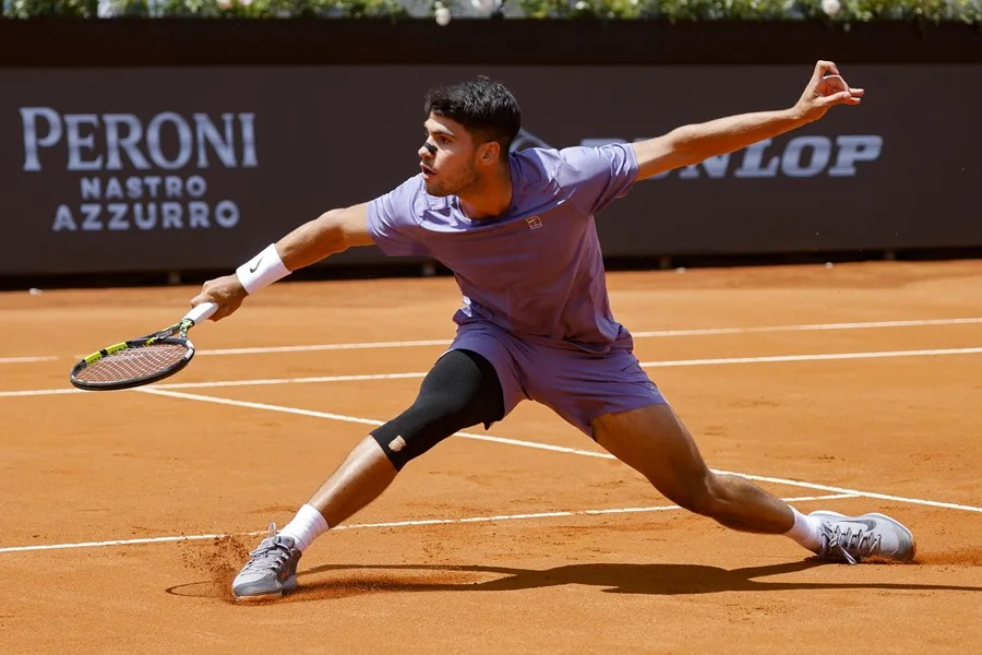Alcaraz rompe su maleficio en Roma y supera a Lajovic