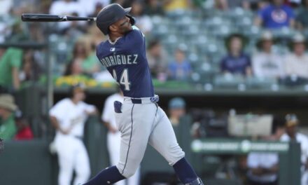 Santana y Rodríguez brillan con jonrones decisivos en victorias de Guardians y Mariners