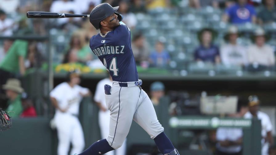 Santana y Rodríguez brillan con jonrones decisivos en victorias de Guardians y Mariners