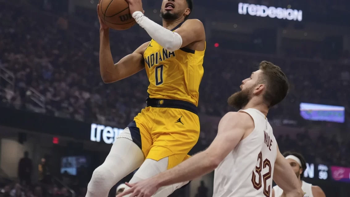 Haliburton lidera a Pacers en sorpresiva remontada delante Cavaliers en el Juego 1