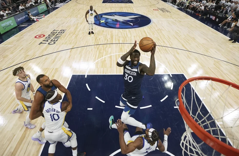 Los Timberwolves se aprovechan de unos Warriors sin Curry y empatan la serie