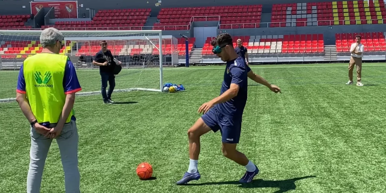 Jugar a fútbol sin ver, un gran liza hasta para jugadores profesionales