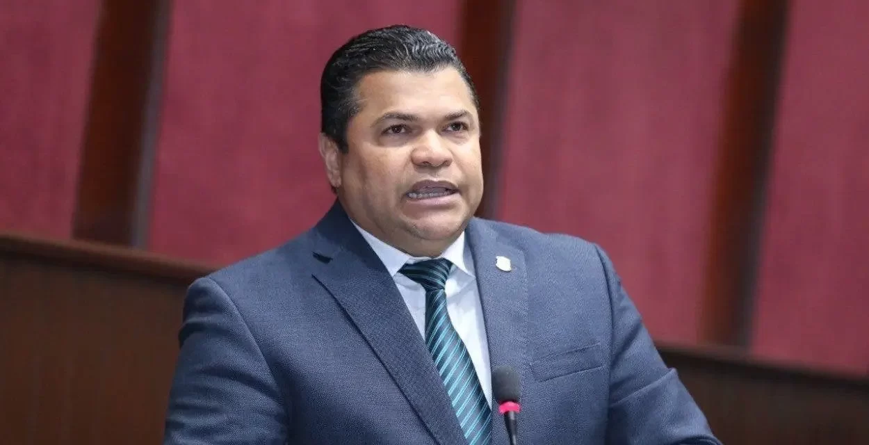 Tobias Crespo describe como «estafa» los corredores de transporte y describe su futuro político para 2028