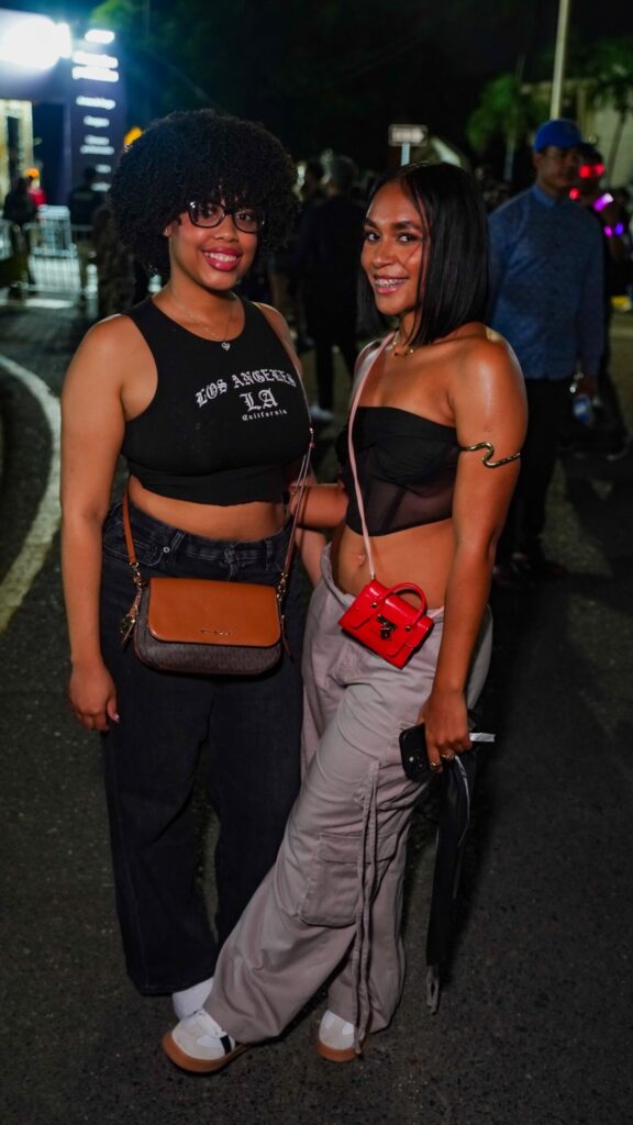 Transparencias, mini faldas y negros, protagonistas de esta noche en el concierto de Jhayco - Noticias de hoy en la República Dominicana | Último minuto