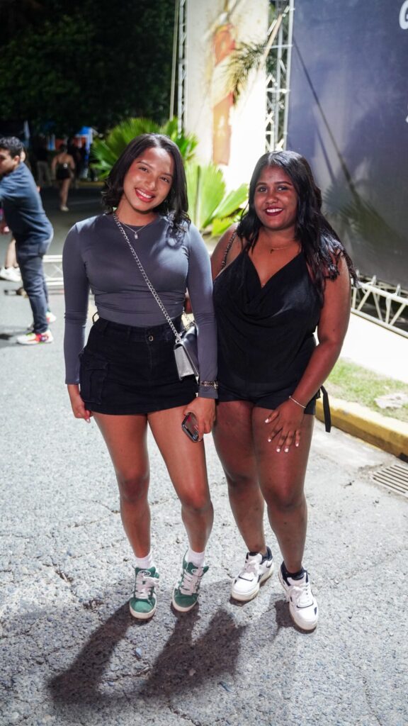 Transparencias, mini faldas y negros, protagonistas de esta noche en el concierto de Jhayco - Noticias de hoy en la República Dominicana | Último minuto