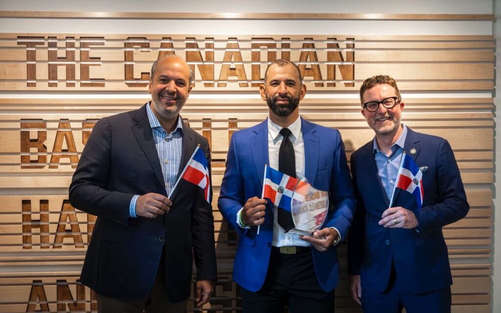 José Bautista es exaltado al Salón de la Fama del Béisbol de Canadá