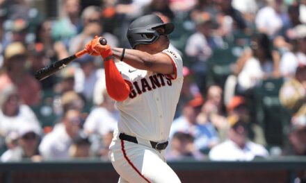 Rafael Devers conecta su primer jonrón con los Gigantes… ¡en presencia de los Medias Rojas!