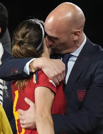 El beso Rubiales sigue dando mucha carpeta