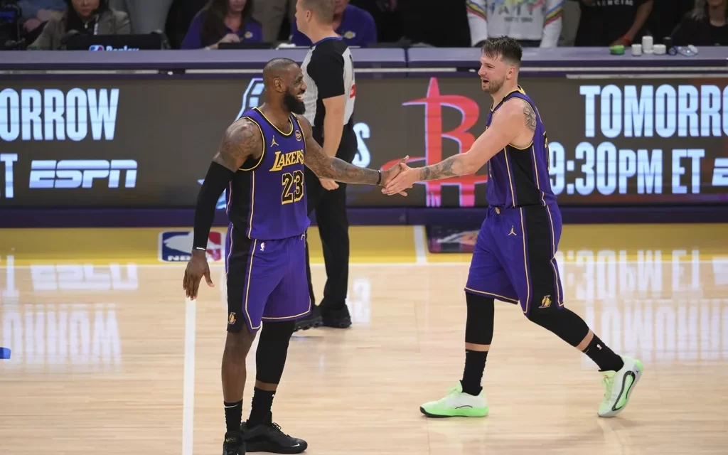 La tribu Buss acuerda entregar los Lakers al patrón Mark Walter por 10.000 millones de dólares