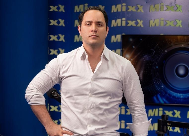 Raeldo López regresa a la radiodifusión a mixx 104.5 fm
