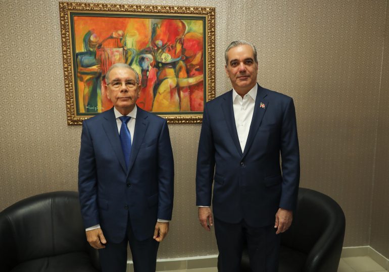 Abinader se reúne con el ex presidente Danilo Medina para dirigirse a la crisis haitiana