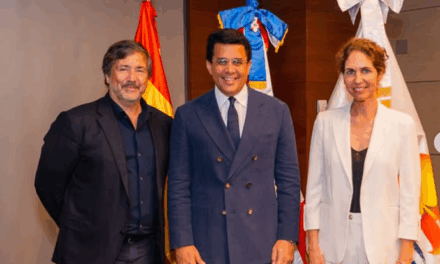 Collado celebra la expansión de los vuelos de World2Fly a la República Dominicana