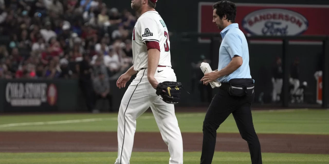 Corbin Burnes se someterá a una cirugía Tommy John, poniendo fin a su temporada con Arizona