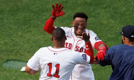 Devers se va de 4-1; Guerrero tira 2.1 entradas en blanco