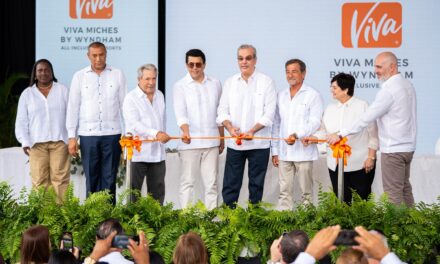 El presidente dominicano, el ministro de turismo, revela $ 80 millones Viva Miches por Wyndham Resort