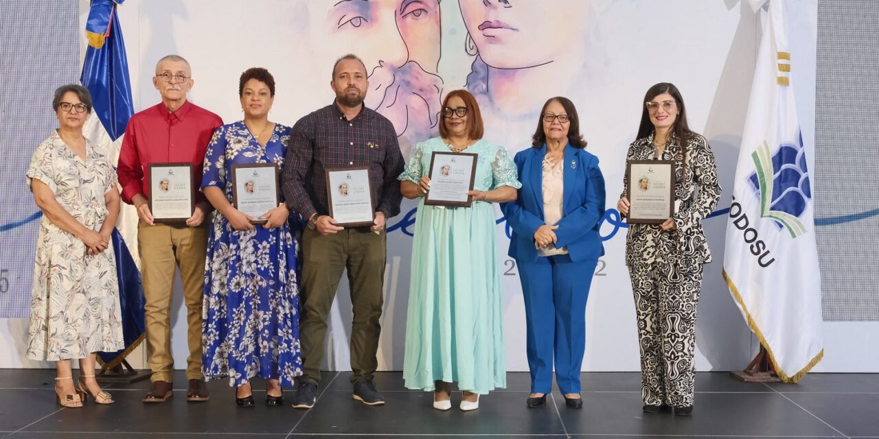 ISFODOSU Facultad de honores con premios por excelencia en la enseñanza y la investigación