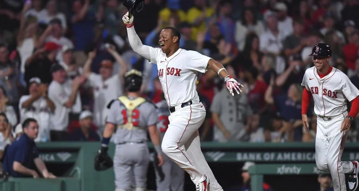 ¿Cuánto tendrán que enriquecer los Gigantes a Rafael Devers?
