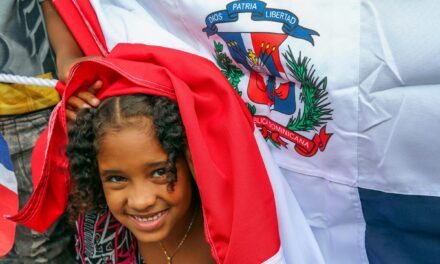 El cónsul dominicano en Orlando insta a la comunidad a respetar las leyes estadounidenses