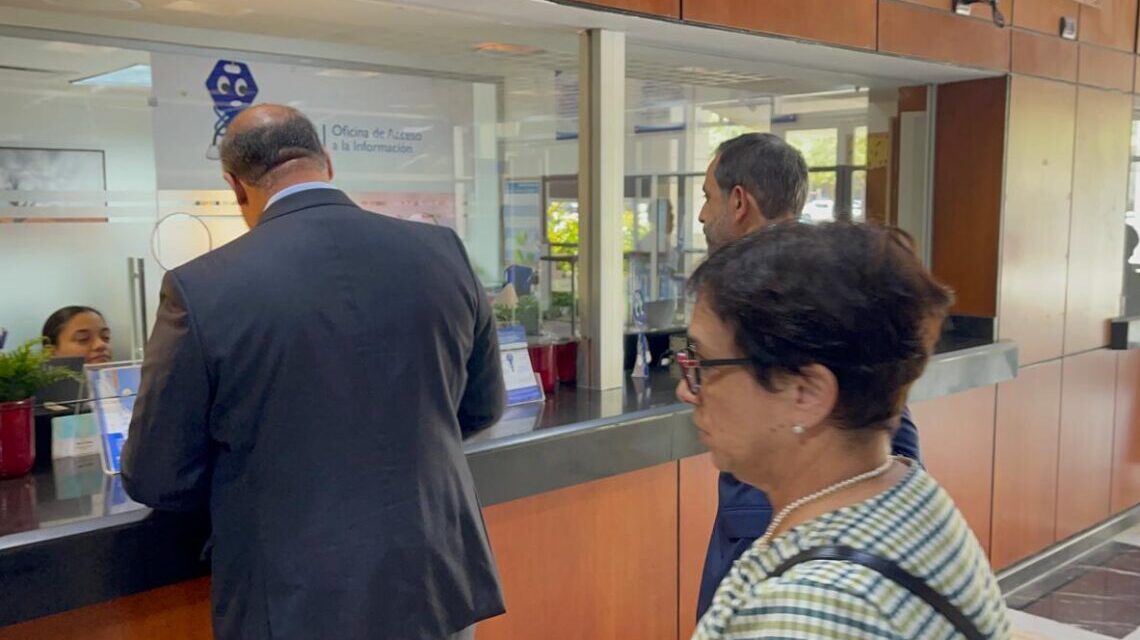 El propietario de Jet Set, Antonio Espaillat, aparece en presencia de el Fiscal General