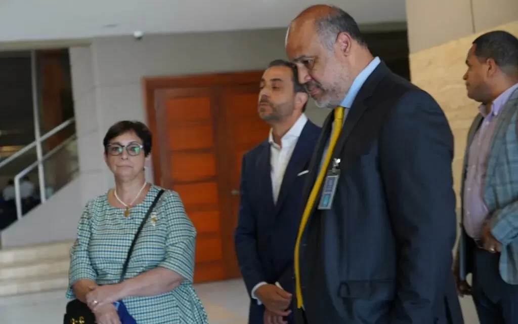 El tribunal impone fianza, prohibición de viajes y registros regulares en los hermanos espaillat