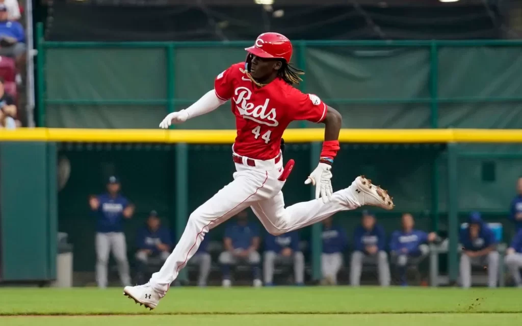 Elly de la Cruz carga con el veterano peso ofensivo de Cincinnati en junio