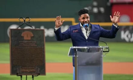 Elvis Andrus es incluido en el Salón de la Fama de los Rangers de Texas con ayuda de Adrián Beltré
