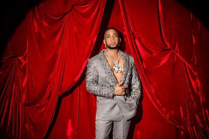 Elvis Martínez llena 21 días el Gran Arena del Cibao y abre una nueva función - Noticias hoy en la República Dominicana | Último minuto