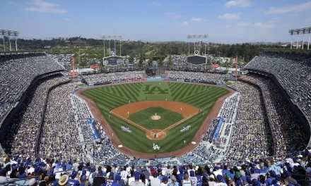 Se le niega la entrada a Dodger Stadium a agentes federales