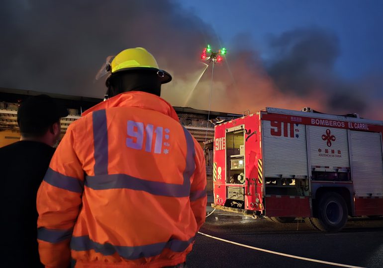 Fuego contenido en Merca Santo Domingo