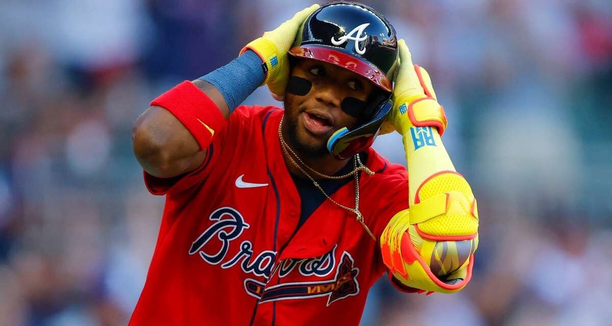 Ronald Acuña Jr. brilla con infamia decisiva en su primer duelo frente a su hermano beocio