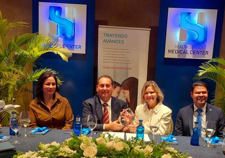 HS Medical Center y Children's Hospital de Filadelfia (CHOP) Firmar Acuerdo de colaboración intermeditucional